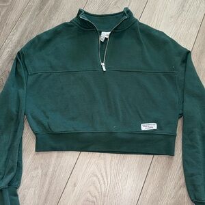 Green cropped hoodie